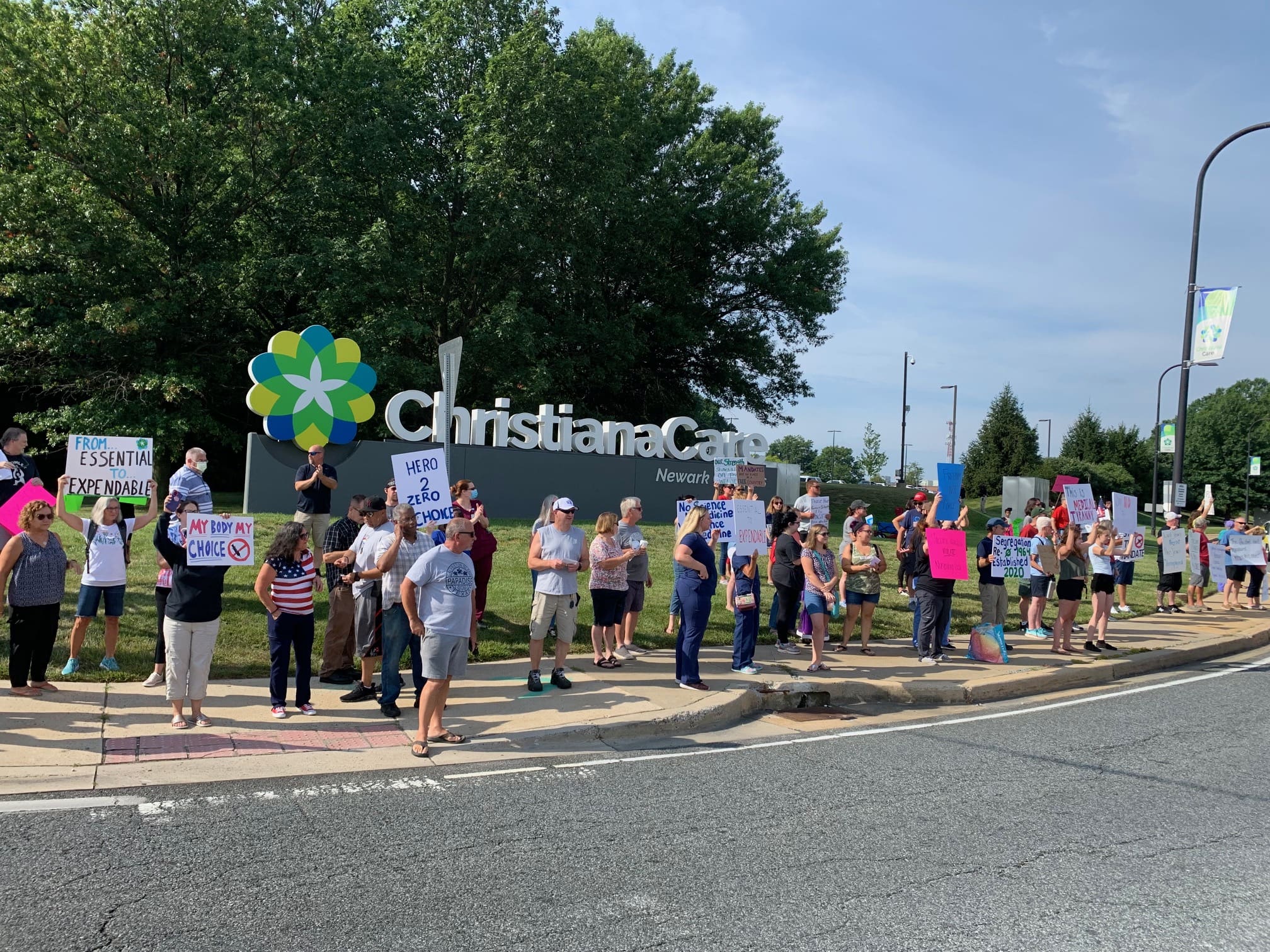Featured image for “Hundreds gather to protest ChristianaCare’s vaccine mandate”