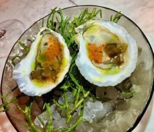 Drift oysters with white cut stones
