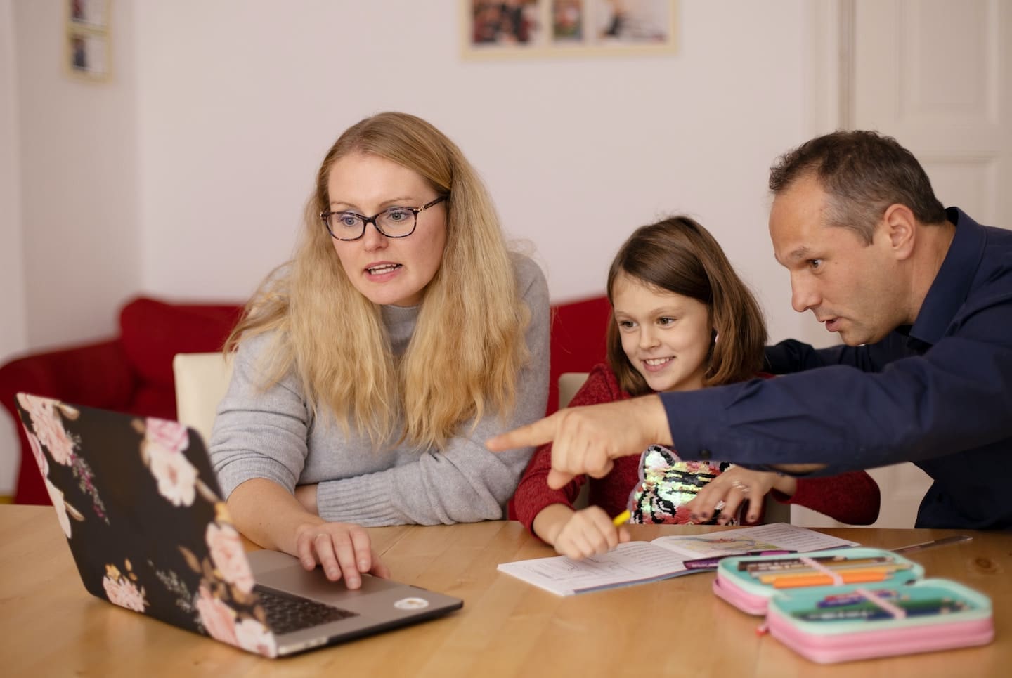 Families rely on fast internet access that 5G promises.(Sofatutor photo from Unsplash)