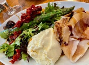 aspragus salad with burrata