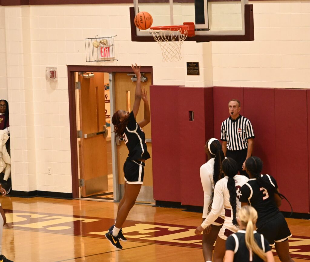 Ursuline girls baskeball beats St. E 49-34 in Top 5 matchup 3 Ursuline girls basketball