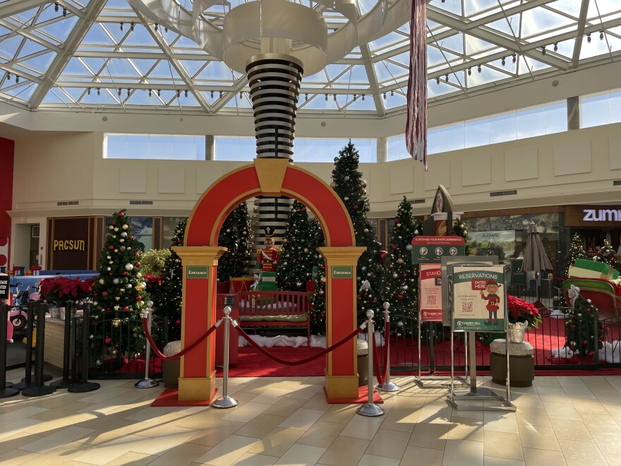 Christiana Mall Spreads Holiday Cheer With $5,000 Gift Card Giveaway 3 90
